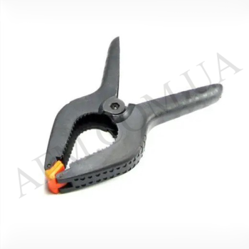 Затискач 9" для фіксації дисплейного комплекту в корпусі при установці вимагає склеювання